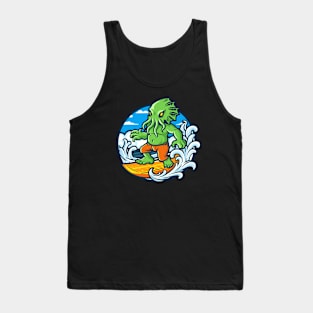 Surfing Cthulhu, perfect gift for fans of horror and surfing! Tank Top